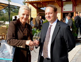 Thomas M&uuml;ller mit Rosenheims Oberb&uuml;rgermeisterin Gabriele Bauer